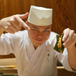 プリン巻きを見せつける大将