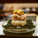 鮨 由う - 握り巻き 石川の香箱ガニ 函館のムラサキウニ 有明の海苔