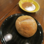蕎麦懐石 義 - 蕎麦粉パン、胡桃ダレ