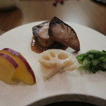 蕎麦懐石 義 - 鰤スモーク　牛蒡ソース