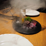 0831 yummy - 2018/12/8 ディナーで利用。
                                ◾️牛ハツのコンフィ 瞬間スモークの香り