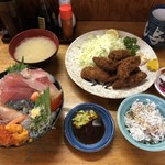 にし与 -  にし与丼、カキフライ、しらすおろし