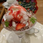 アフタヌーンティー・ティールーム - 苺のクリスマスケーキパフェ
            ('2018.12月)