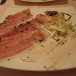 ソラリア - ハムの盛合せ　手前の白いのは背脂の塩漬け