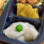 若増伊平寿司本舗 - 日替わり弁当(¥450) 付け合わせ