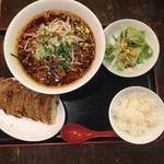 珉珉 - とある日のマーラー麺セット＋餃子 ¥1000（¥50お得）