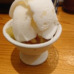 露石 - リンゴの果肉入りシャーベット(下にはフルーツがゴロゴロ)