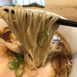 ラーメン屋 トイ・ボックス - 平打ちストレート細麺 