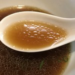 ラーメン屋 トイ・ボックス - 琥珀色のスープ