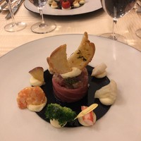 山手十番館 レストラン＆カフェ - 前菜もかなりの量、真ん中はマグロが巻かれてます