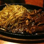 かかし - 鉄板ホルモン焼き（自家製味噌タレが自慢）