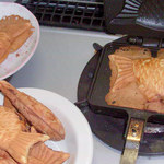 かかし - たい焼きをお客様のテーブルで焼いて楽しめます。