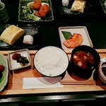Ningyoumachidensui - ランチ　銀鮭の西京漬け焼き定食　上のカキフライ等は別です