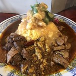 大衆中遊華食堂 八戒 - 八戒丼とOsamu式カリィ モリモリ あいがけ 豚骨餡をかけるよー