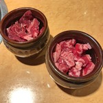 焼肉市場 飯田橋亭 - 壺漬け牛生ハラミ + 壺漬け中落ちカルビ