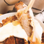 とんかつ燕楽 - カツ丼のカツ