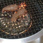 食道楽 - 黒毛和牛モモ肉焼いたところ