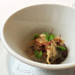 essere - 鶏のインサオール。せせり、砂ズリ、ジュレで楽しい食感。レーズンが良い。