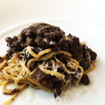 essere - タヤリンと仰ってた気が。細めのパスタ、和牛のラグーは実に肉。