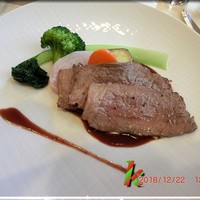 コット ア コット - メイン・ 肉・・・国産牛のローストビーフ　ルビーポルトソース