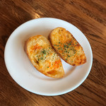 イート - ガーリックトースト ¥350