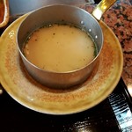 鉄板焼ステーキ 一ッ葉ミヤチク - ベーコンのスープ