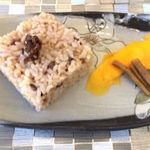 はい芽米（右：柿の漬物）