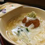 つる由 - 湯葉たっぷりの雲丹が入った蓮根饅頭