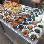 銀シャリ屋 ゲコ亭 - 並ぶおかず