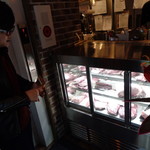 入り口付近は肉が！