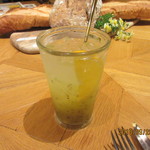 イカリヤ食堂 - キウイと柑橘のサワー