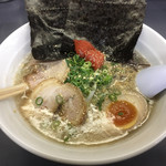 博多一番 - 「一番ラーメン」870円、替え玉は100円