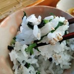 手打ち蕎麦　さとみ - [料理] 大根菜ごはん アップ♪ｗ ②