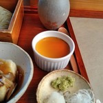 手打ち蕎麦　さとみ - [料理] つゆ徳利･カスタードプリン･薬味３種