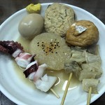 (左上から)玉子、ひろうす、UFO、たこ、大根、すじ(二本)