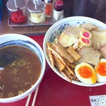 つけ汁の中は具沢山です