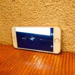 コム・ア・ラ・メゾン - カウンター席は奥に-4度傾く