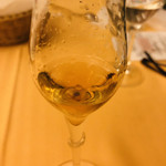 トラットリア デッラ ランテルナ マジカ - 専用のグラスでいただく