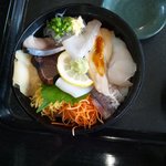 魚がし食堂はま蔵 - これが地魚丼のアップです