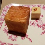 Tate Dining Room & Bar - 自家製発酵豆腐バターとブリオッシュ