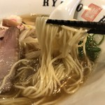 なま醤油とんこつ フルスイング - 麺