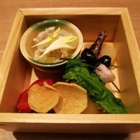 室町 美はま - 【八　寸】冬白菜と炙り鶏の浸し、梅人参、黒豆・海老松葉、菜花、公魚甘露煮、数の子西京漬け、慈姑煎餅、丸十オレンジ煮