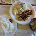 ナカツル - トンカツ定食（汁物：豚汁）