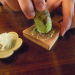 山葵は自分で卸します