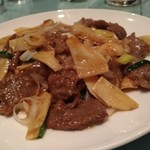 北京遊膳 - 牛肉と冬筍の炒めもの