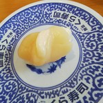 無添くら寿司 - ほたて貝柱 1貫 税抜100円 (2018.12.23)