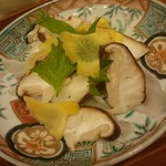 蓬左茶寮 - ＝鯛と平松椎茸のお造り＝