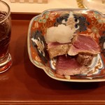 蓬左茶寮 - ＝鰹の藁燻し 自家製ポン酢と＝