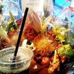 プラットフォームカフェ 西国分寺店 - 開業のときに贈られた花です。