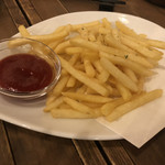 うみねこ食堂 - ポテト。何故か頼んでしまう。